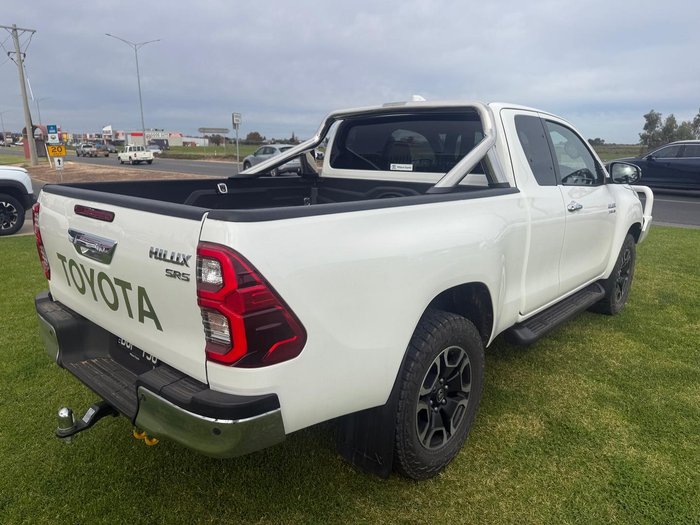 2022 Toyota Hilux SR5