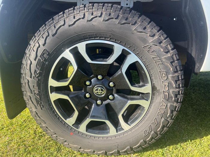 2022 Toyota Hilux SR5