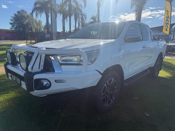 2022 Toyota Hilux SR5