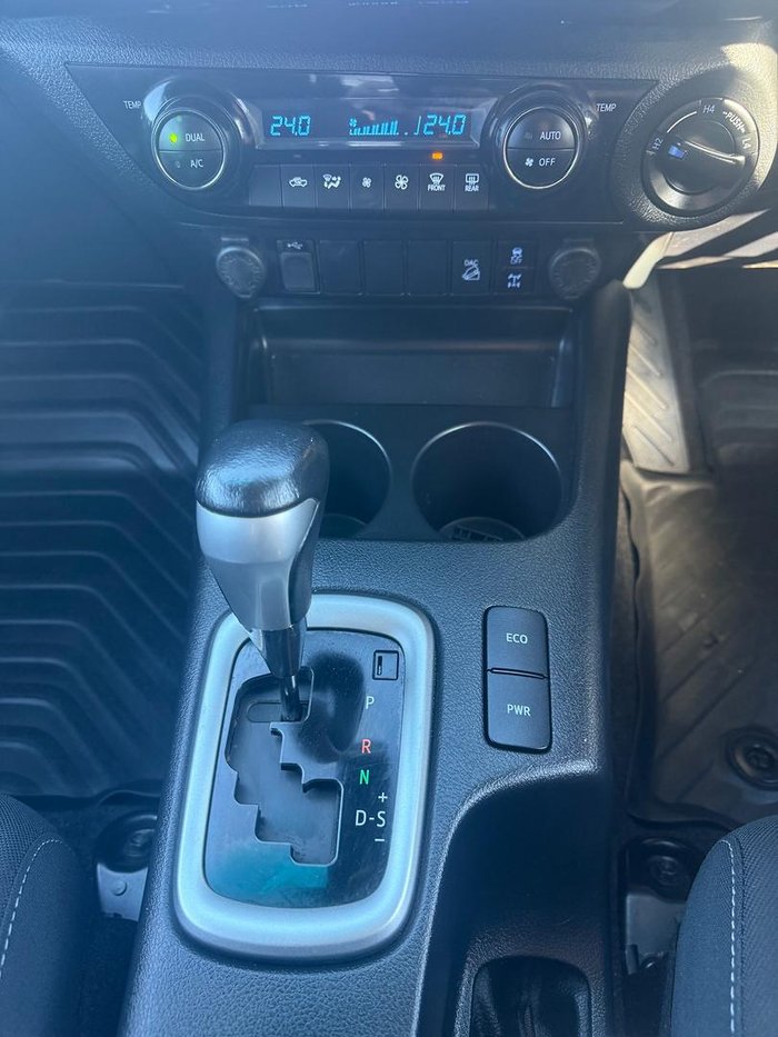 2022 Toyota Hilux SR5