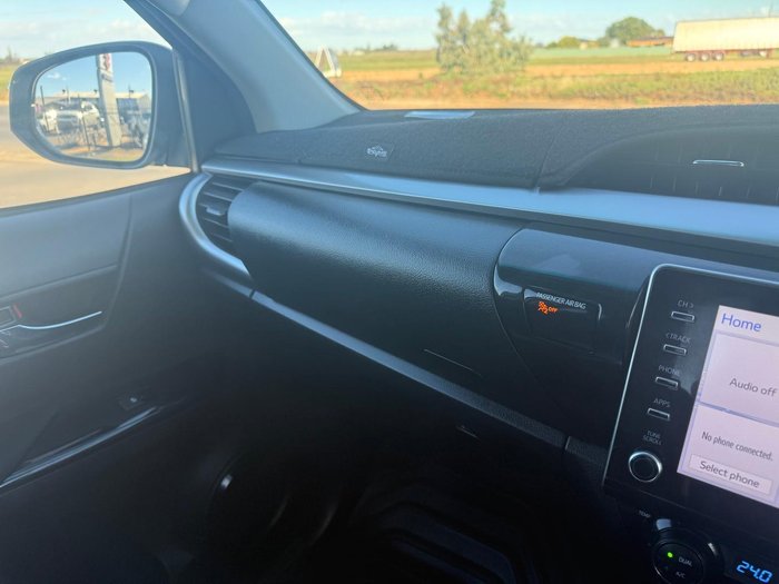 2022 Toyota Hilux SR5