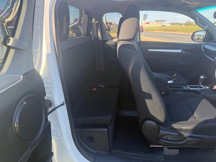 2022 Toyota Hilux SR5