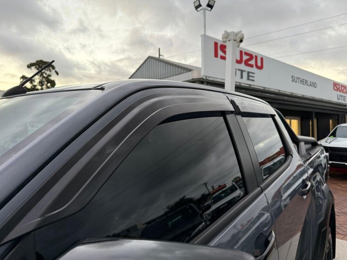 2024 Isuzu D-MAX BLADE