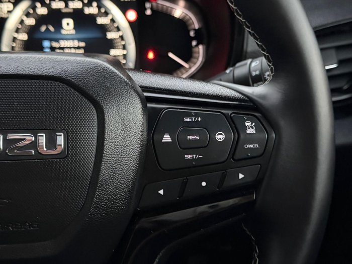 2024 Isuzu D-MAX BLADE