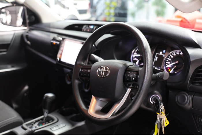 2022 Toyota Hilux SR