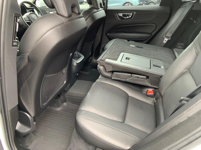 2020 Volvo XC60 D4 Momentum