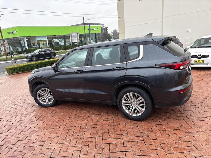2024 Mitsubishi Outlander ES