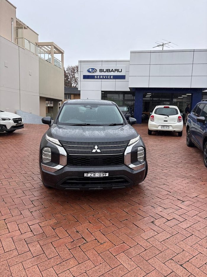 2024 Mitsubishi Outlander ES