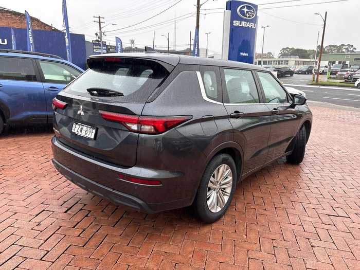 2024 Mitsubishi Outlander ES
