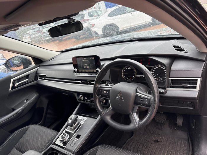 2024 Mitsubishi Outlander ES