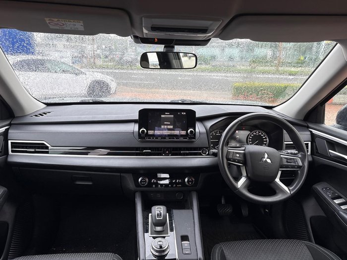 2024 Mitsubishi Outlander ES