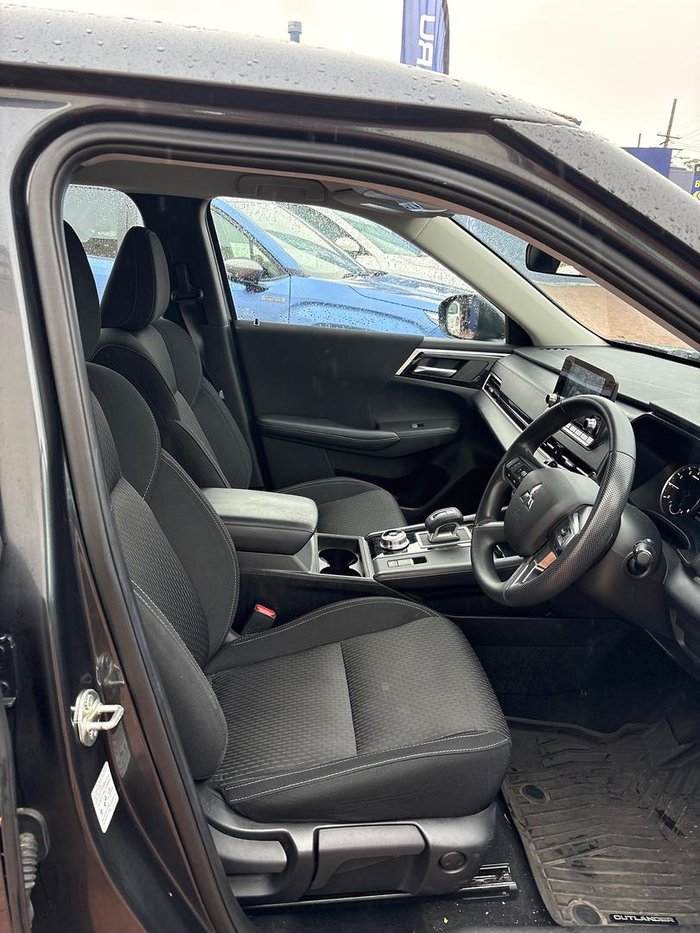 2024 Mitsubishi Outlander ES