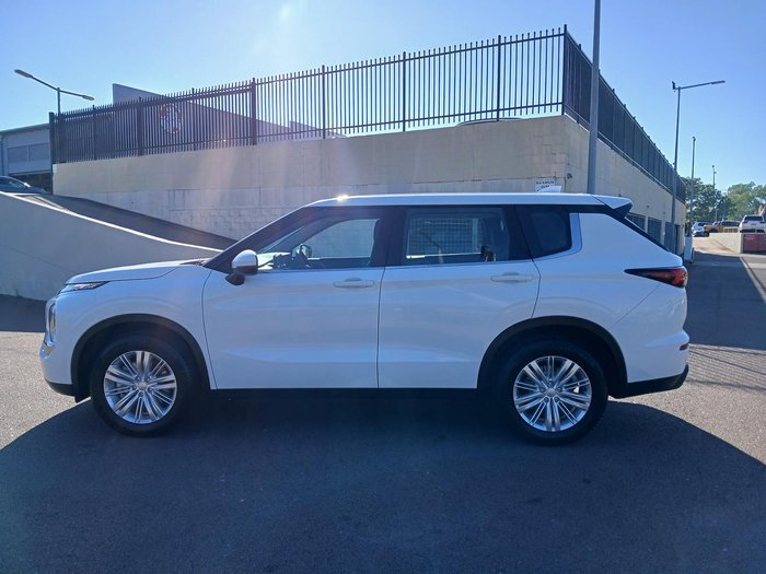 2023 Mitsubishi Outlander ES