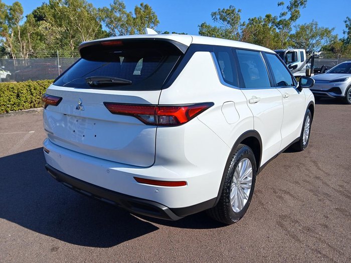 2023 Mitsubishi Outlander ES