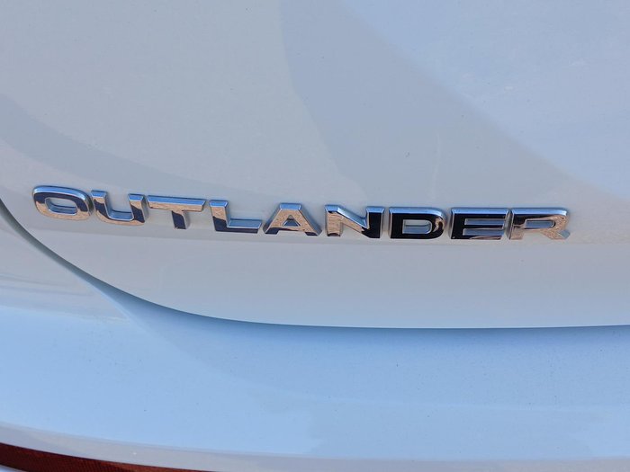 2023 Mitsubishi Outlander ES