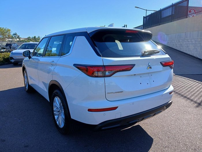 2023 Mitsubishi Outlander ES