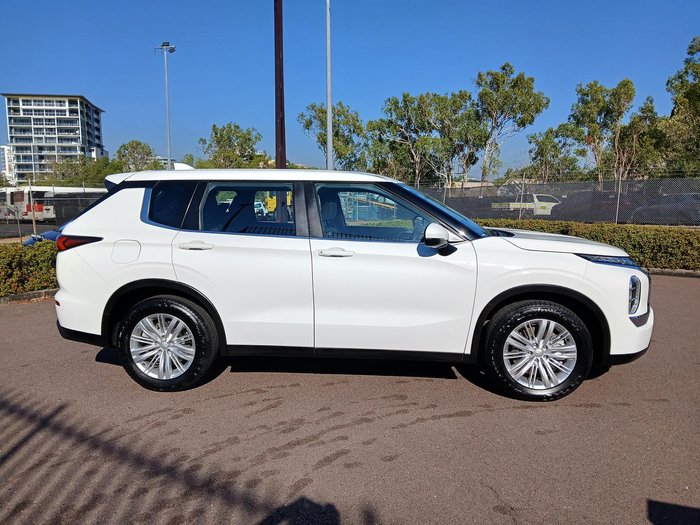 2023 Mitsubishi Outlander ES