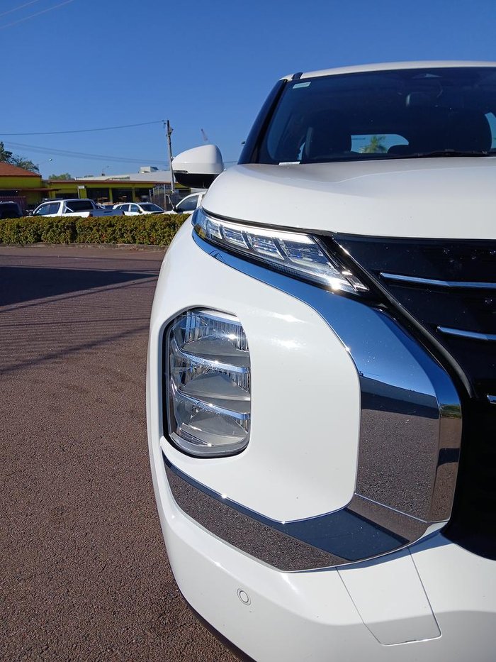 2023 Mitsubishi Outlander ES
