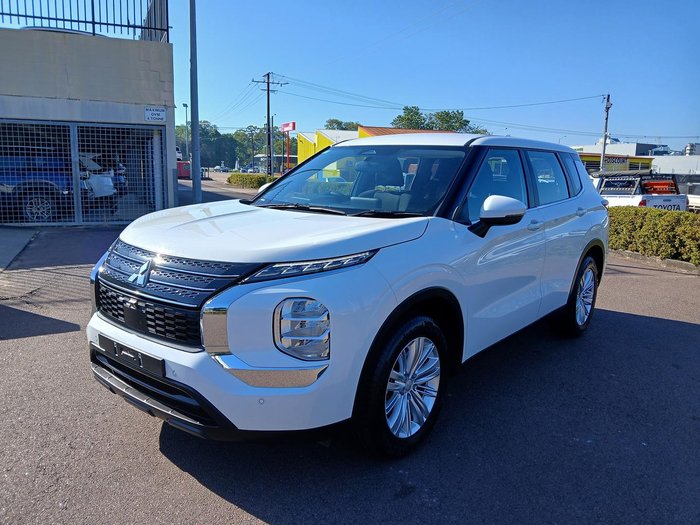 2023 Mitsubishi Outlander ES