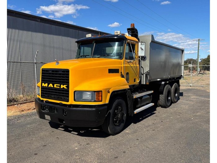 1999 Mack Ch Fleetliner CH688RST