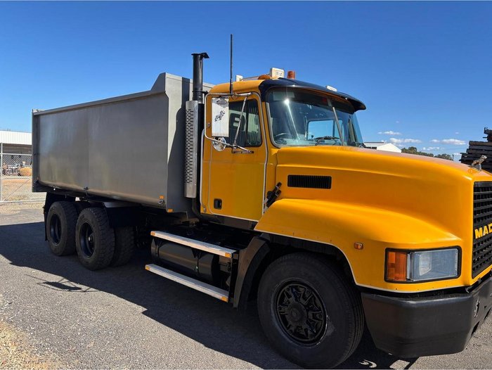 1999 Mack Ch Fleetliner CH688RST