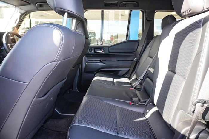 2025 Toyota Landcruiser Prado VX