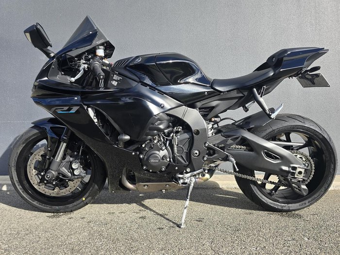 2022 Yamaha YZF-R1 R1 Black