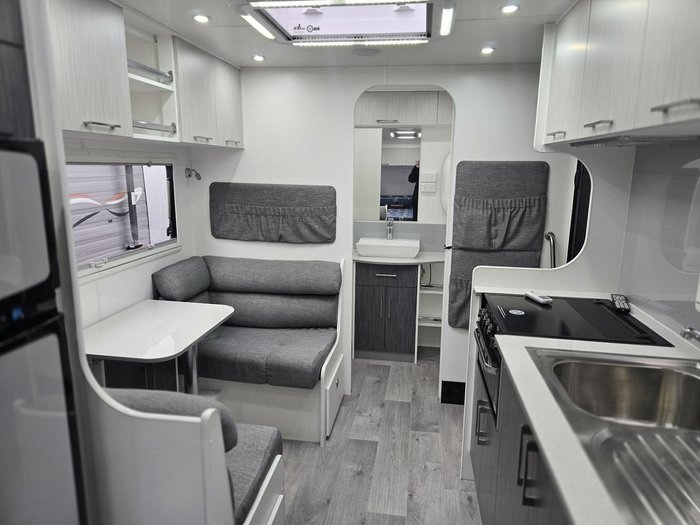 2018 New Age Caravans Manta Ray 18 Er
