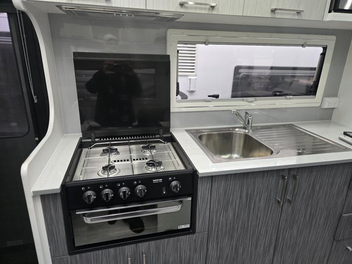 2018 New Age Caravans Manta Ray 18 Er