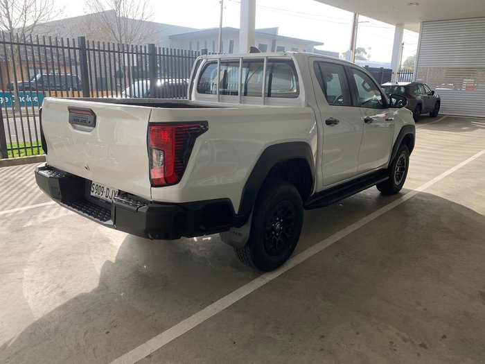 2025 Toyota Hilux