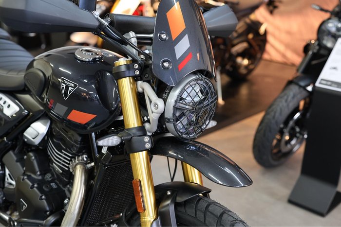 2025 Triumph Scrambler 400 XC Scrambler Grey