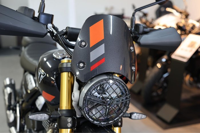 2025 Triumph Scrambler 400 XC Scrambler Grey