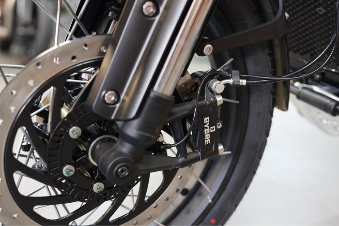 2025 Triumph Scrambler 400 XC Scrambler Grey