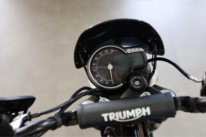 2025 Triumph Scrambler 400 XC Scrambler Grey