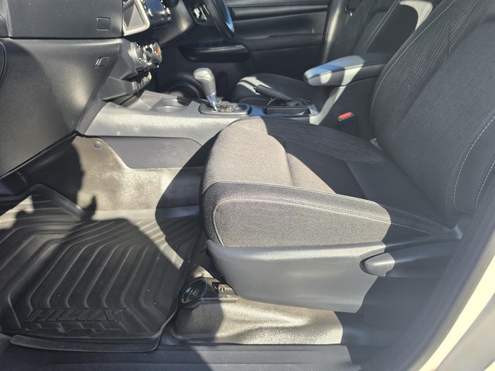 2023 Toyota Hilux SR