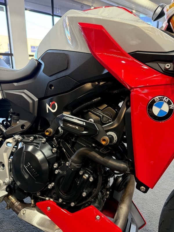 2021 BMW Motorrad F 900 R SILVER/RED
