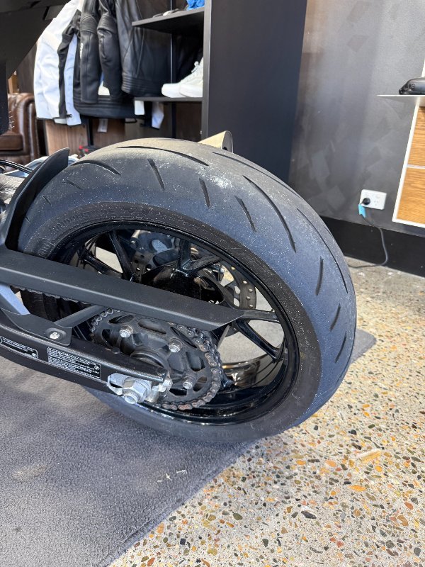 2021 BMW Motorrad F 900 R SILVER/RED