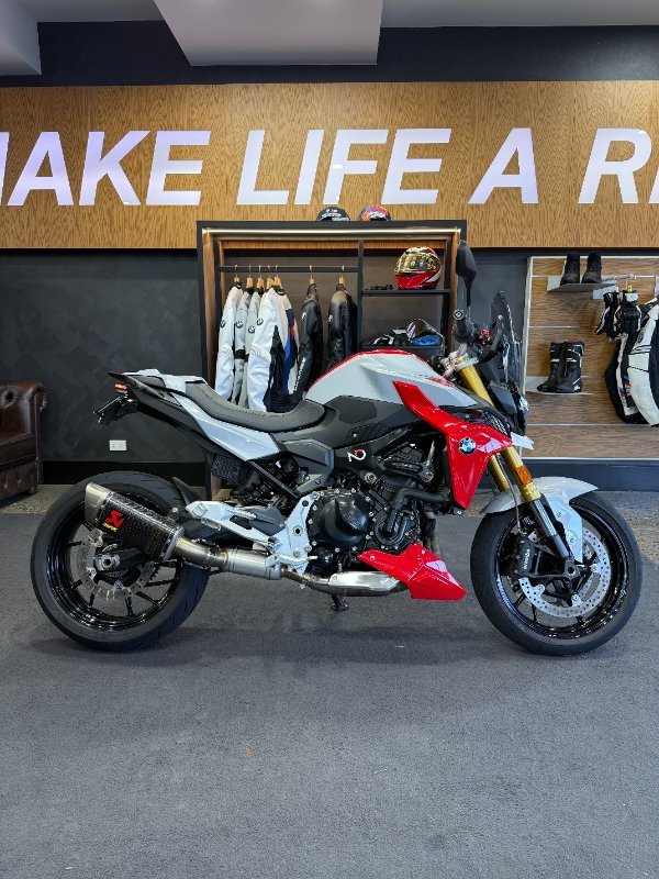 2021 BMW Motorrad F 900 R SILVER/RED