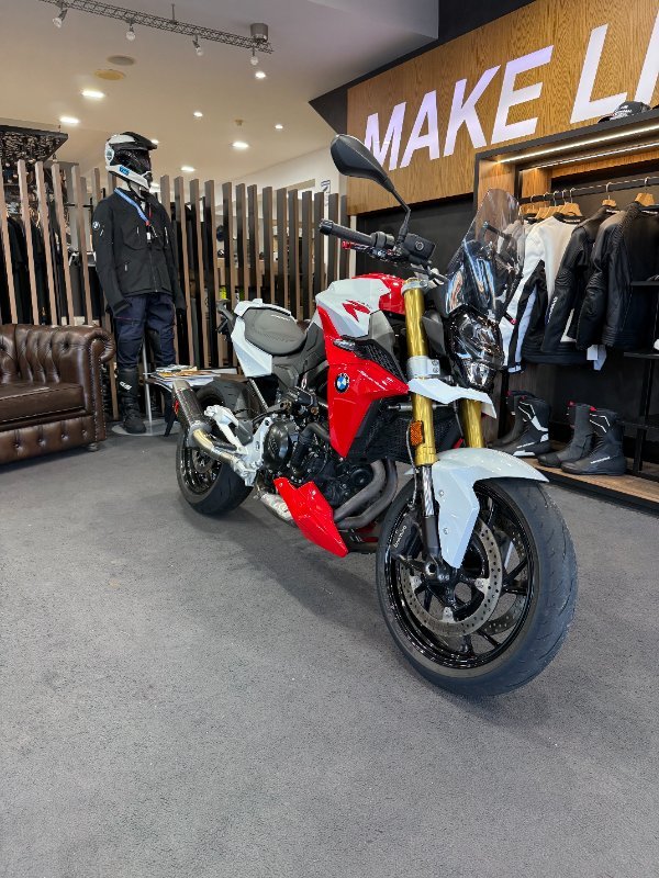 2021 BMW Motorrad F 900 R SILVER/RED