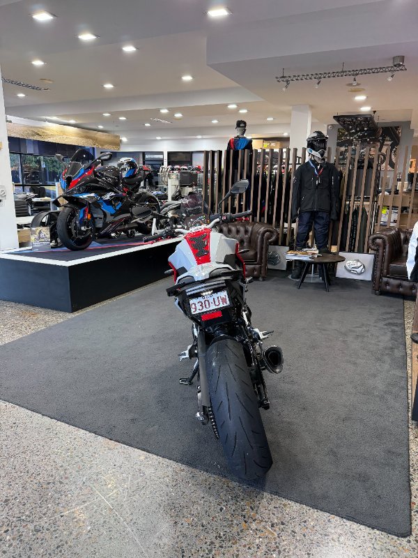 2021 BMW Motorrad F 900 R SILVER/RED