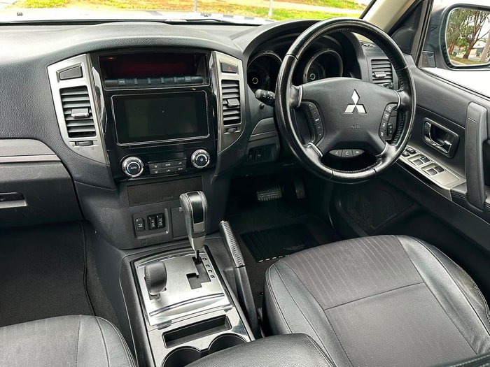 2017 Mitsubishi Pajero GLS