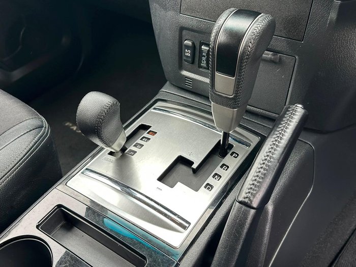 2017 Mitsubishi Pajero GLS