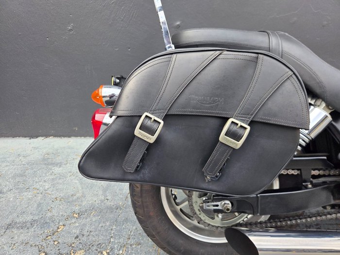 2011 Triumph BONNEVILLE BLACK