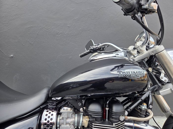 2011 Triumph BONNEVILLE BLACK