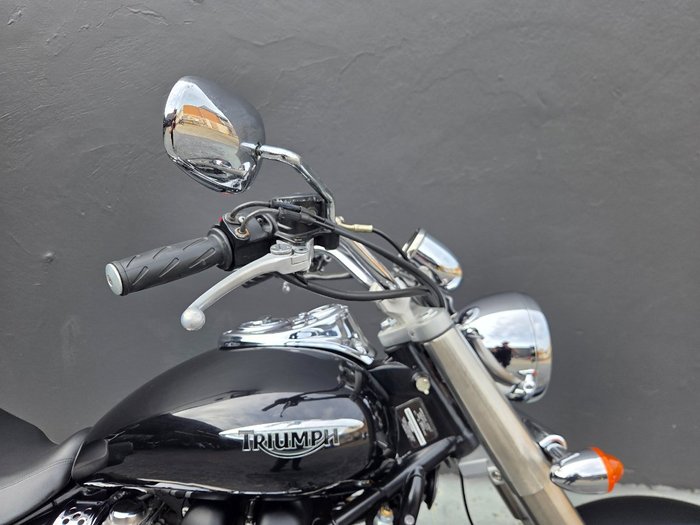2011 Triumph BONNEVILLE BLACK