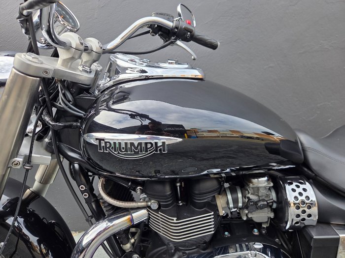 2011 Triumph BONNEVILLE BLACK
