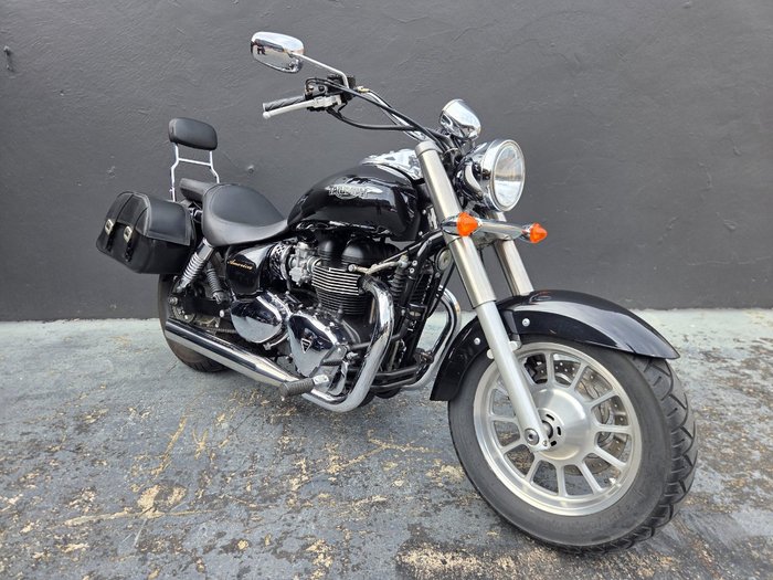 2011 Triumph BONNEVILLE BLACK