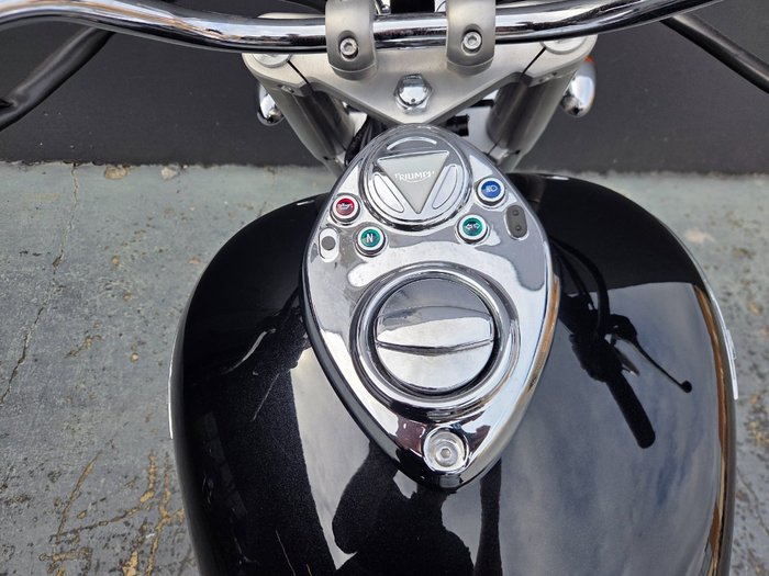 2011 Triumph BONNEVILLE BLACK