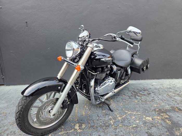 2011 Triumph BONNEVILLE BLACK
