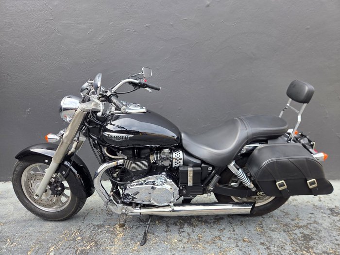 2011 Triumph BONNEVILLE BLACK